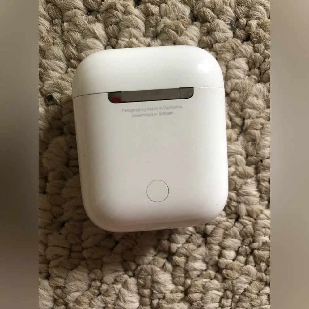 Apple Airpods 2nd Gen Authentic Replacement Charging Case A1602 & left airpod
